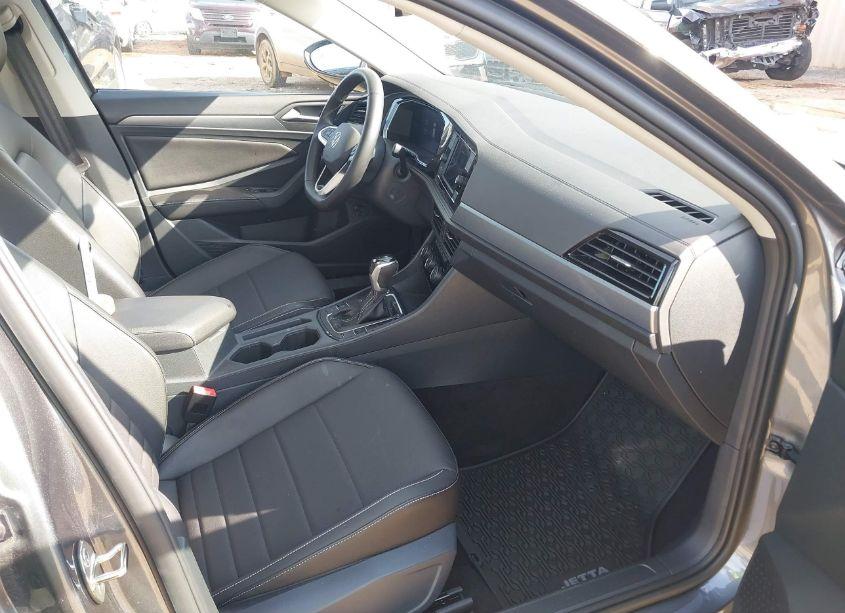 Photo 5 of 2023 Volkswagen Jetta 1.5T SE (VIN 3VW7M7BU0PM003593)