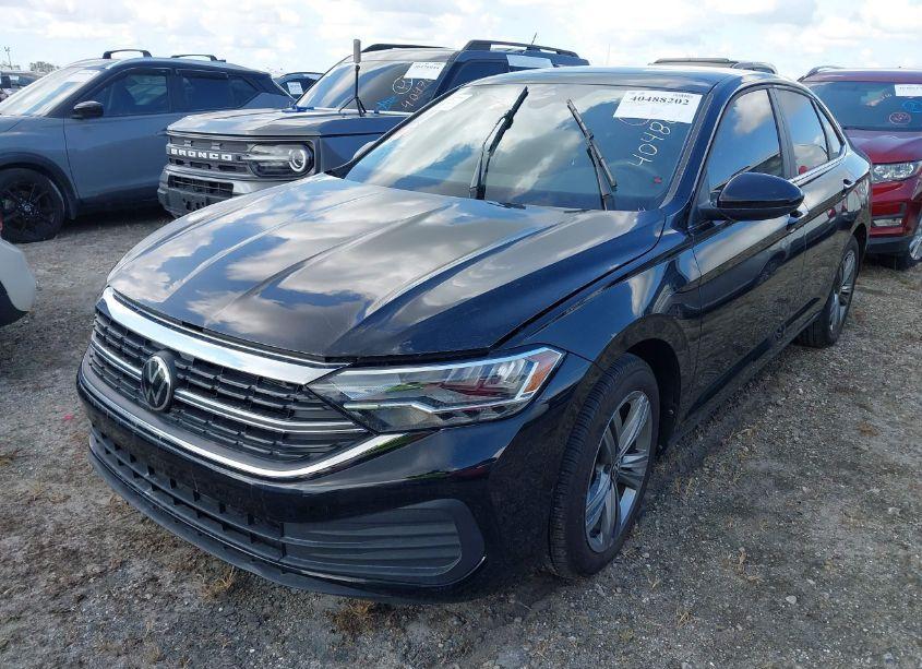 Photo 2 of 2024 Volkswagen Jetta 1.5T SE (VIN 3VW7M7BU0RM022583)