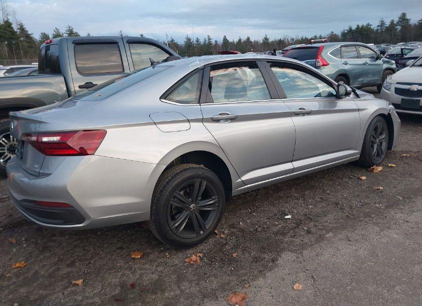 Photo 4 of 2024 Volkswagen Jetta 1.5T SE (VIN 3VW7M7BU0RM067393)