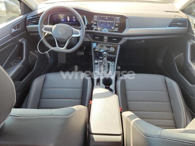 Photo 2 of 2024 VOLKSWAGEN JETTA SE (VIN 3VW7M7BU0RM069256)