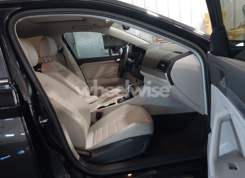 Photo 5 of 2022 Volkswagen Jetta 1.5T SE (VIN 3VW7M7BU1NM014468)