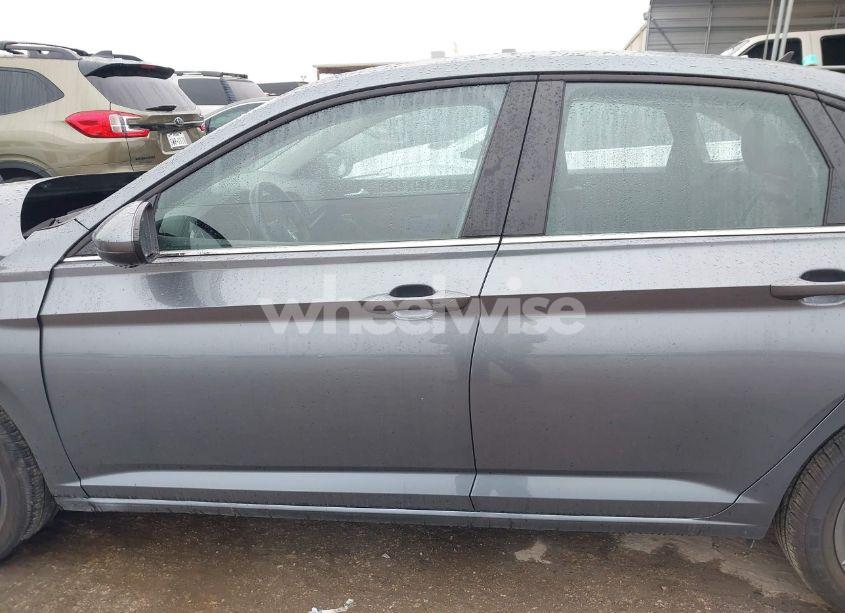 Photo 15 of 2022 Volkswagen Jetta 1.5T SE (VIN 3VW7M7BU1NM030217)