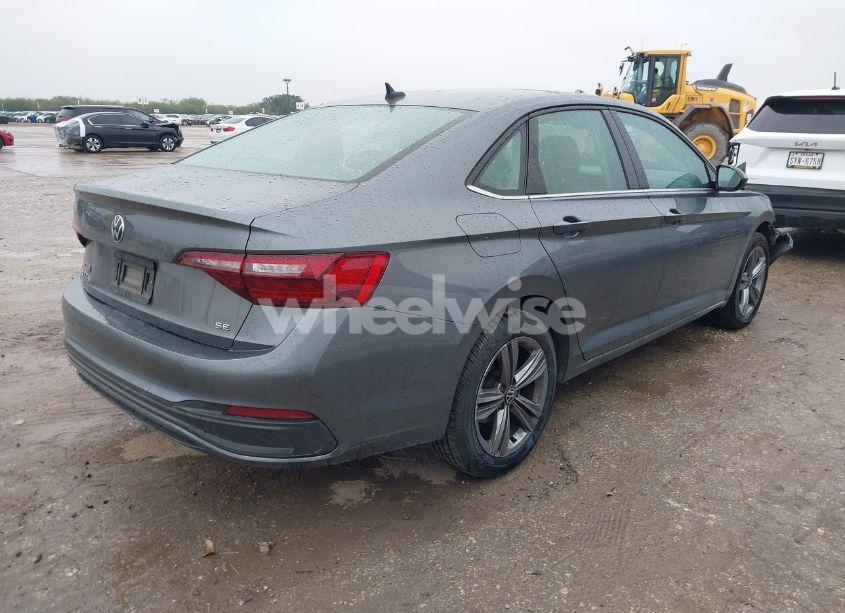 Photo 4 of 2022 Volkswagen Jetta 1.5T SE (VIN 3VW7M7BU1NM030217)