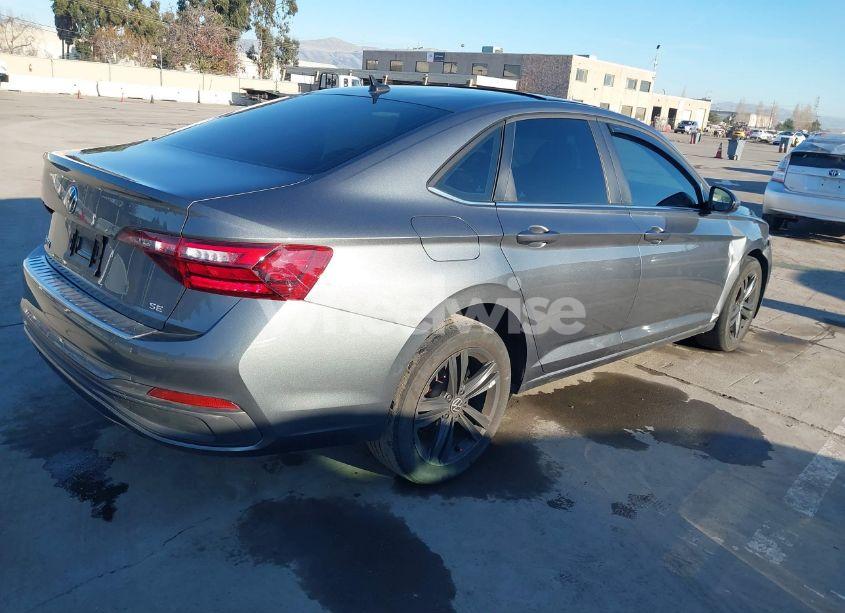 Photo 4 of 2024 Volkswagen Jetta 1.5T SE (VIN 3VW7M7BU1RM001399)