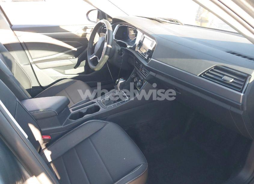 Photo 5 of 2024 Volkswagen Jetta 1.5T SE (VIN 3VW7M7BU1RM001399)