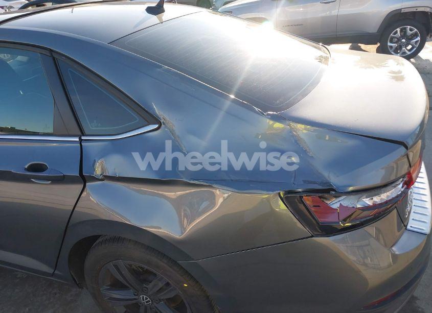 Photo 6 of 2024 Volkswagen Jetta 1.5T SE (VIN 3VW7M7BU1RM001399)