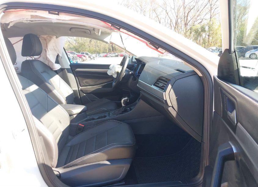 Photo 5 of 2022 Volkswagen Jetta 1.5T SE (VIN 3VW7M7BU2NM006850)