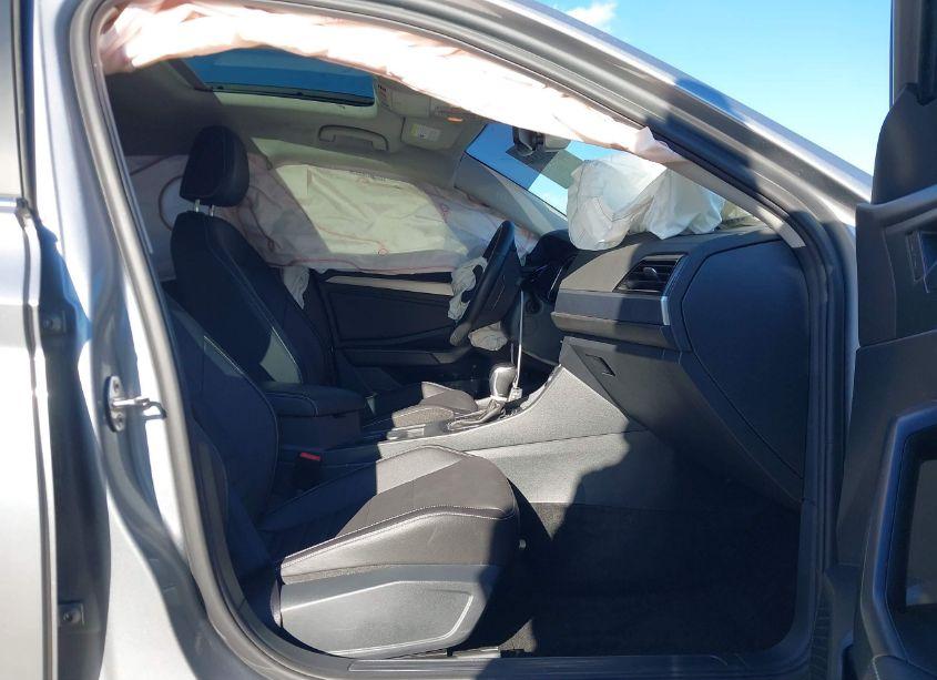 Photo 5 of 2024 Volkswagen Jetta 1.5T SE (VIN 3VW7M7BU3RM044691)