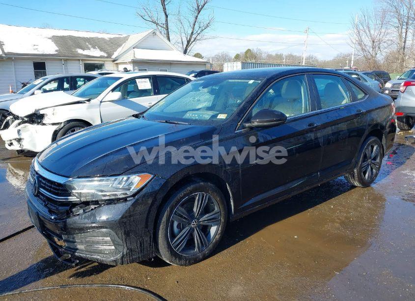 Photo 2 of 2022 Volkswagen Jetta 1.5T SE (VIN 3VW7M7BU4NM023424)