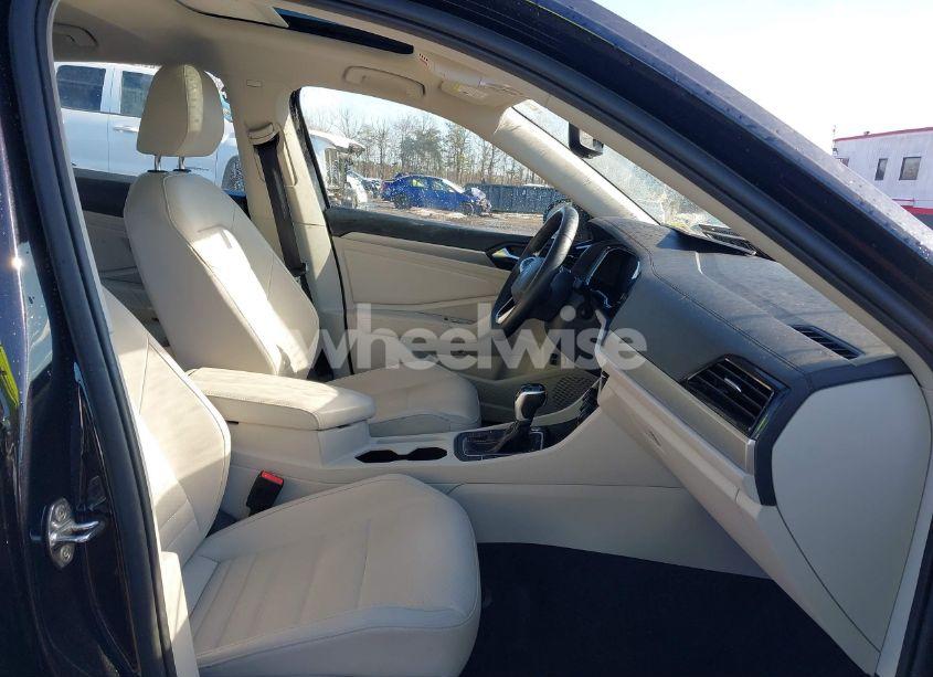 Photo 5 of 2022 Volkswagen Jetta 1.5T SE (VIN 3VW7M7BU4NM023424)