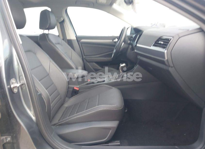 Photo 5 of 2024 Volkswagen Jetta 1.5T SE (VIN 3VW7M7BU4RM073049)