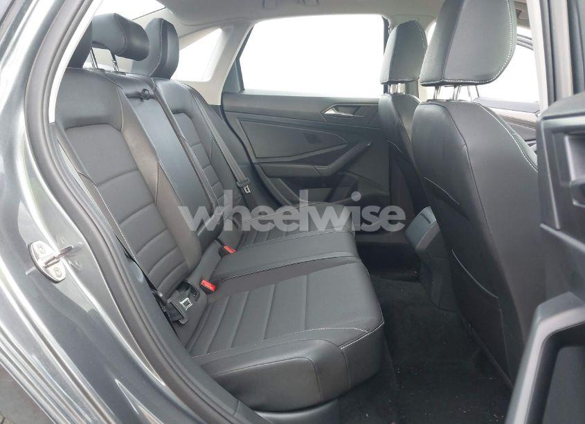 Photo 8 of 2024 Volkswagen Jetta 1.5T SE (VIN 3VW7M7BU4RM073049)