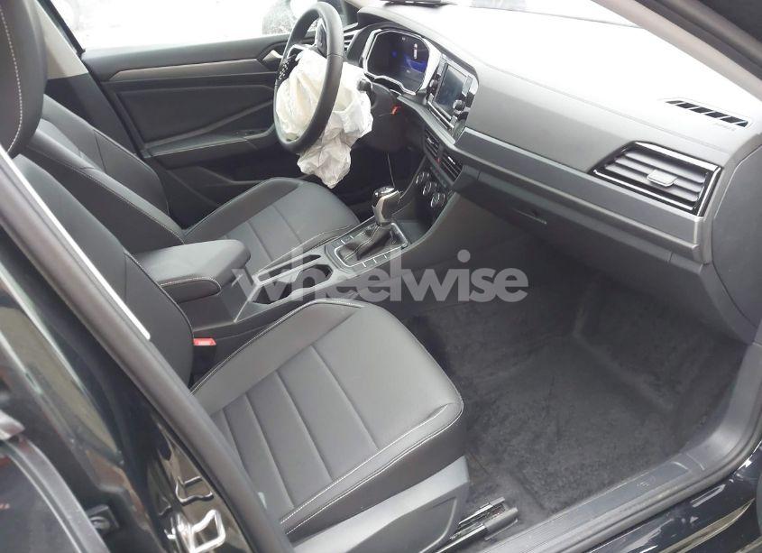 Photo 5 of 2024 Volkswagen Jetta 1.5T SE (VIN 3VW7M7BU5RM100937)