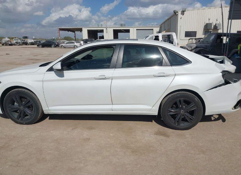 Photo 14 of 2022 Volkswagen Jetta 1.5T SE (VIN 3VW7M7BU6NM020735)