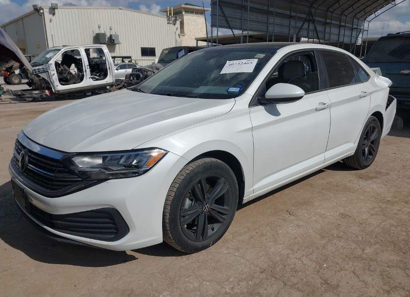 Photo 2 of 2022 Volkswagen Jetta 1.5T SE (VIN 3VW7M7BU6NM020735)