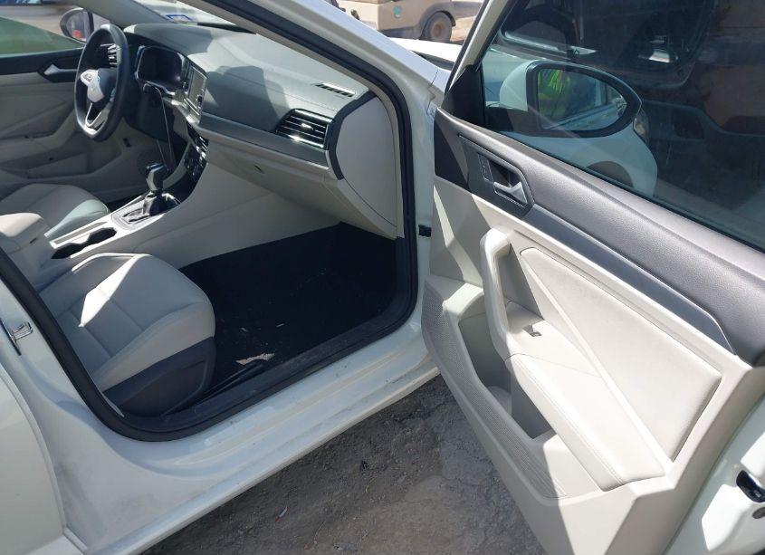 Photo 5 of 2022 Volkswagen Jetta 1.5T SE (VIN 3VW7M7BU6NM020735)