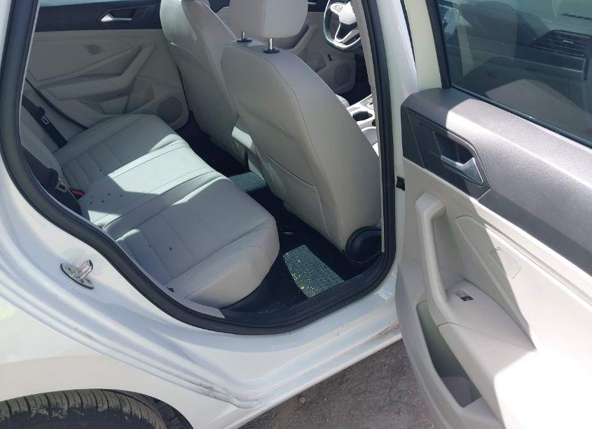 Photo 8 of 2022 Volkswagen Jetta 1.5T SE (VIN 3VW7M7BU6NM020735)