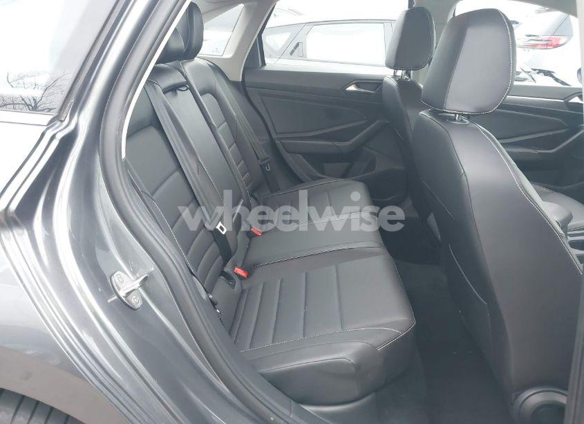 Photo 8 of 2024 Volkswagen Jetta 1.5T SE (VIN 3VW7M7BU6RM040165)