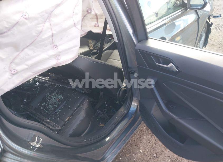 Photo 8 of 2024 Volkswagen Jetta 1.5T SE (VIN 3VW7M7BU7RM018112)