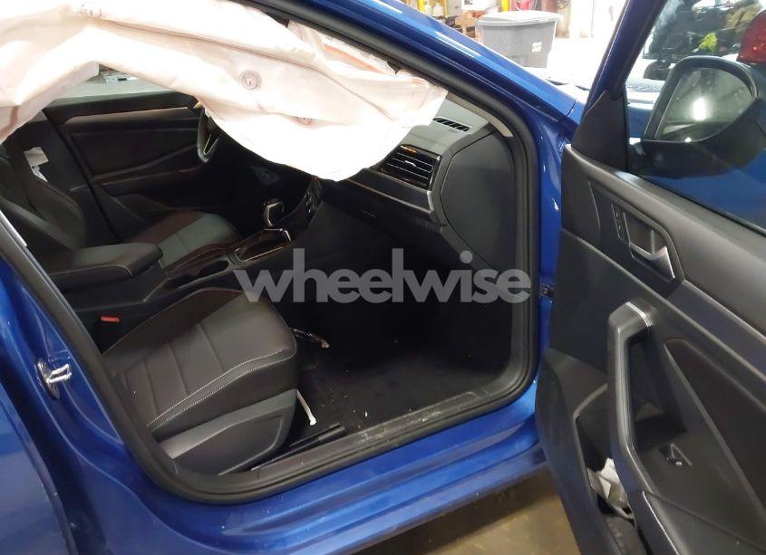 Photo 5 of 2023 Volkswagen Jetta 1.5T SE (VIN 3VW7M7BU8PM045283)