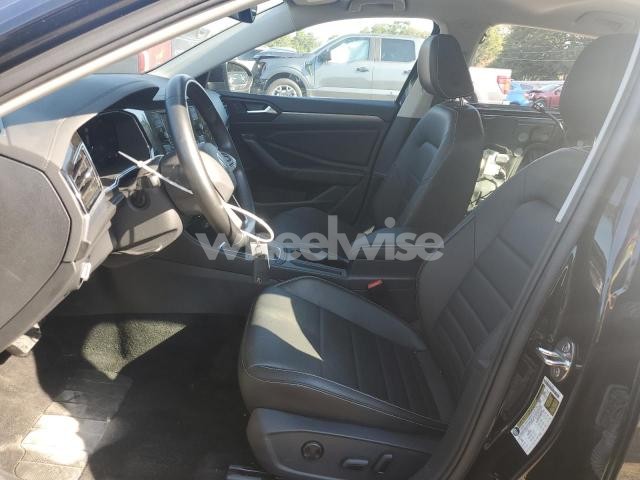 Photo 5 of 2024 VOLKSWAGEN JETTA SE (VIN 3VW7M7BU8RM001688)