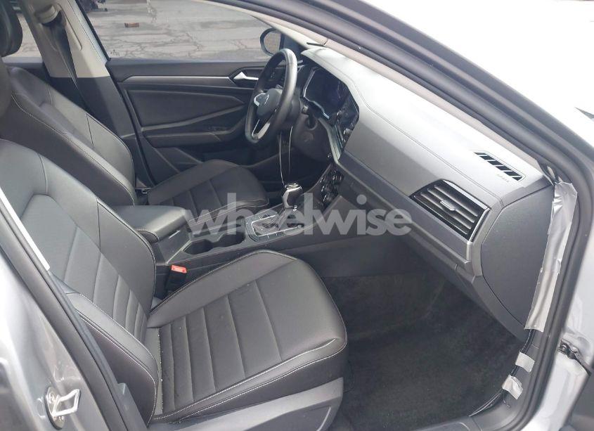 Photo 5 of 2024 Volkswagen Jetta 1.5T SE (VIN 3VW7M7BU8RM019513)