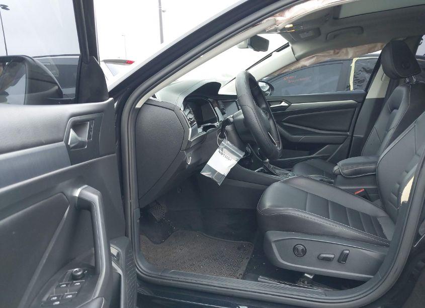 Photo 5 of 2022 Volkswagen Jetta 1.5T SE (VIN 3VW7M7BU9NM023273)