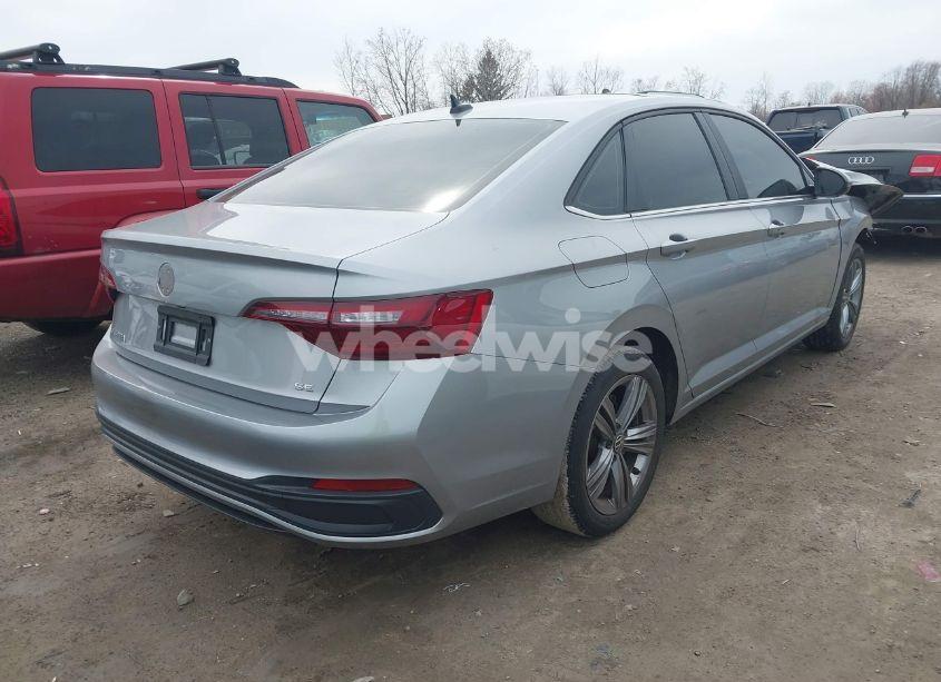 Photo 4 of 2024 Volkswagen Jetta 1.5T SE (VIN 3VW7M7BU9RM006639)