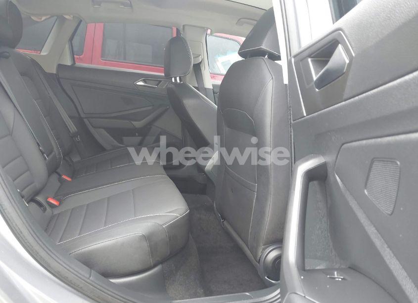 Photo 8 of 2024 Volkswagen Jetta 1.5T SE (VIN 3VW7M7BU9RM006639)