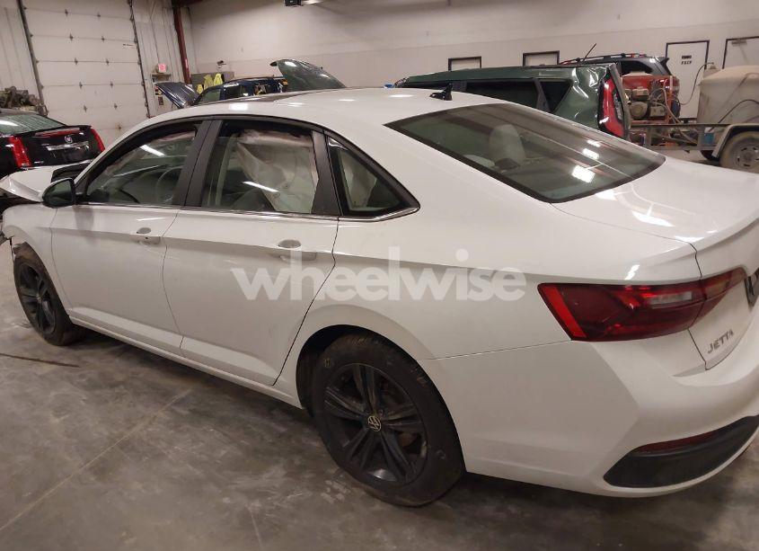 Photo 3 of 2024 Volkswagen Jetta 1.5T SE (VIN 3VW7M7BU9RM067103)