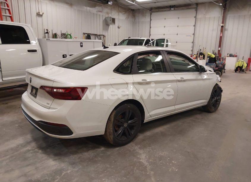 Photo 4 of 2024 Volkswagen Jetta 1.5T SE (VIN 3VW7M7BU9RM067103)