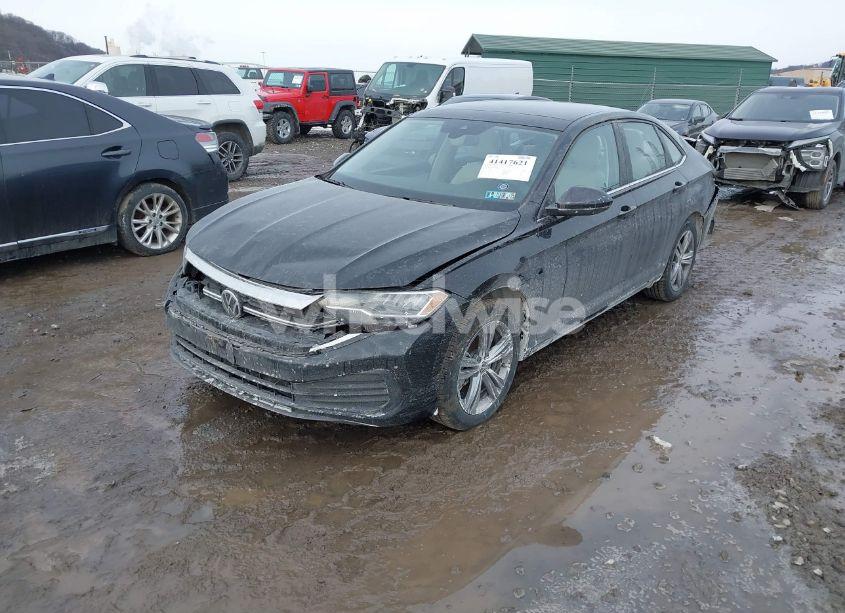 Photo 2 of 2024 Volkswagen Jetta 1.5T SE (VIN 3VW7M7BU9RM095113)