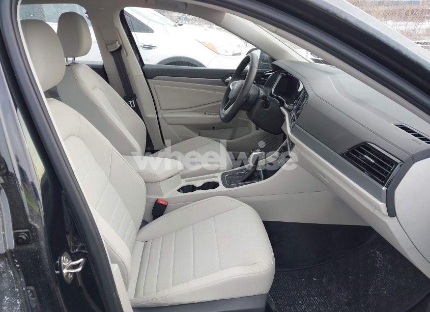 Photo 5 of 2024 Volkswagen Jetta 1.5T SE (VIN 3VW7M7BU9RM095113)