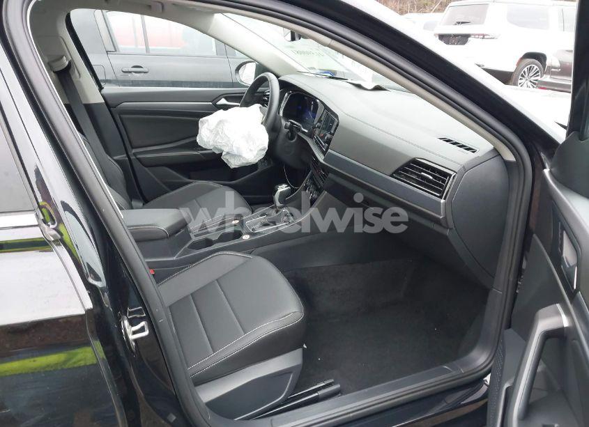 Photo 5 of 2024 Volkswagen Jetta 1.5T SE (VIN 3VW7M7BUXRM005578)