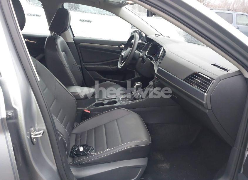 Photo 5 of 2024 Volkswagen Jetta 1.5T SE (VIN 3VW7M7BUXRM017875)
