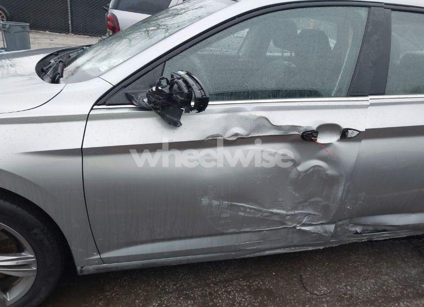 Photo 6 of 2024 Volkswagen Jetta 1.5T SE (VIN 3VW7M7BUXRM017875)