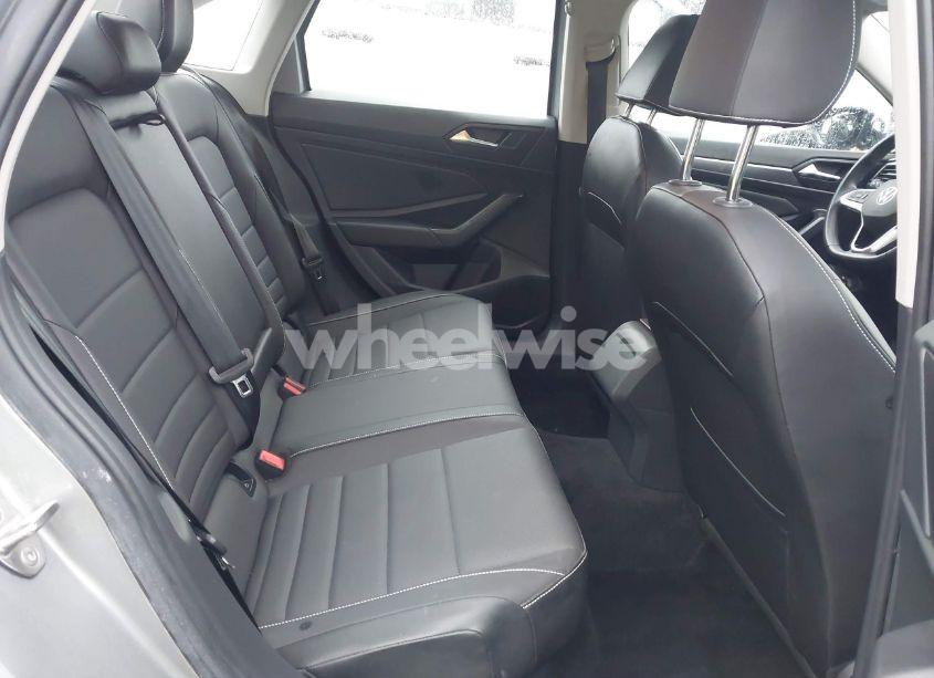 Photo 8 of 2024 Volkswagen Jetta 1.5T SE (VIN 3VW7M7BUXRM017875)