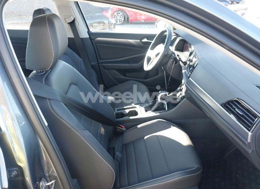 Photo 5 of 2024 Volkswagen Jetta 1.5T SE (VIN 3VW7M7BUXRM022106)