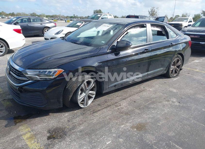 Photo 2 of 2024 Volkswagen Jetta 1.5T SE (VIN 3VW7M7BUXRM036748)