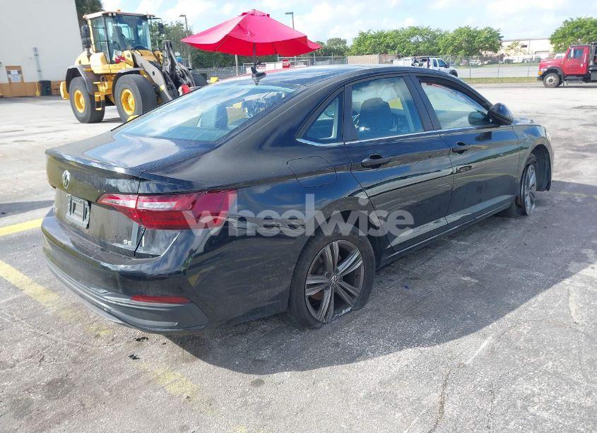 Photo 4 of 2024 Volkswagen Jetta 1.5T SE (VIN 3VW7M7BUXRM036748)