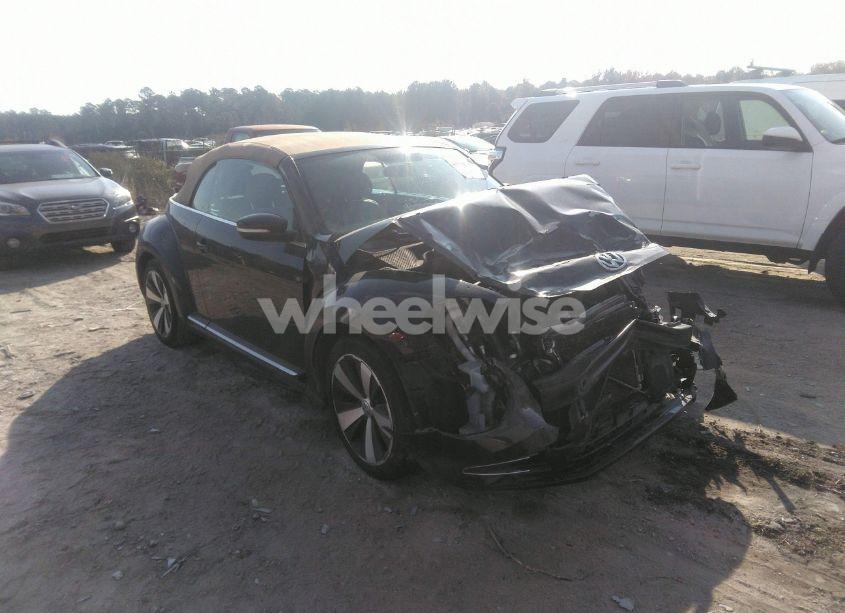 2013 Volkswagen Beetle 2.0T (VIN 3VW7T7AT5DM819108) main photo