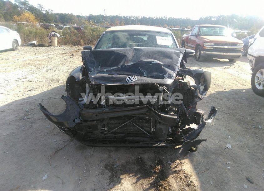 Photo 12 of 2013 Volkswagen Beetle 2.0T (VIN 3VW7T7AT5DM819108)