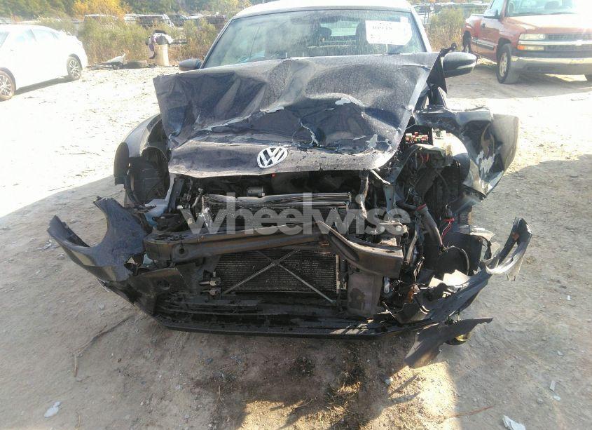 Photo 6 of 2013 Volkswagen Beetle 2.0T (VIN 3VW7T7AT5DM819108)