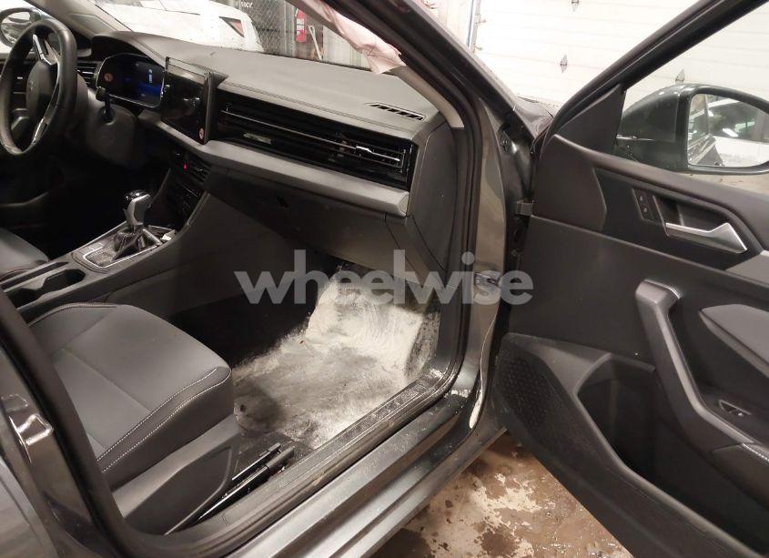 Photo 5 of 2025 Volkswagen Jetta 1.5T SE (VIN 3VW7X7BU0SM007269)