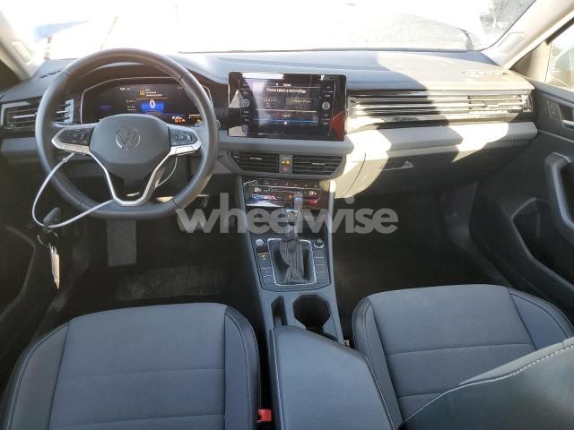 Photo 2 of 2025 VOLKSWAGEN JETTA SE (VIN 3VW7X7BU0SM048971)