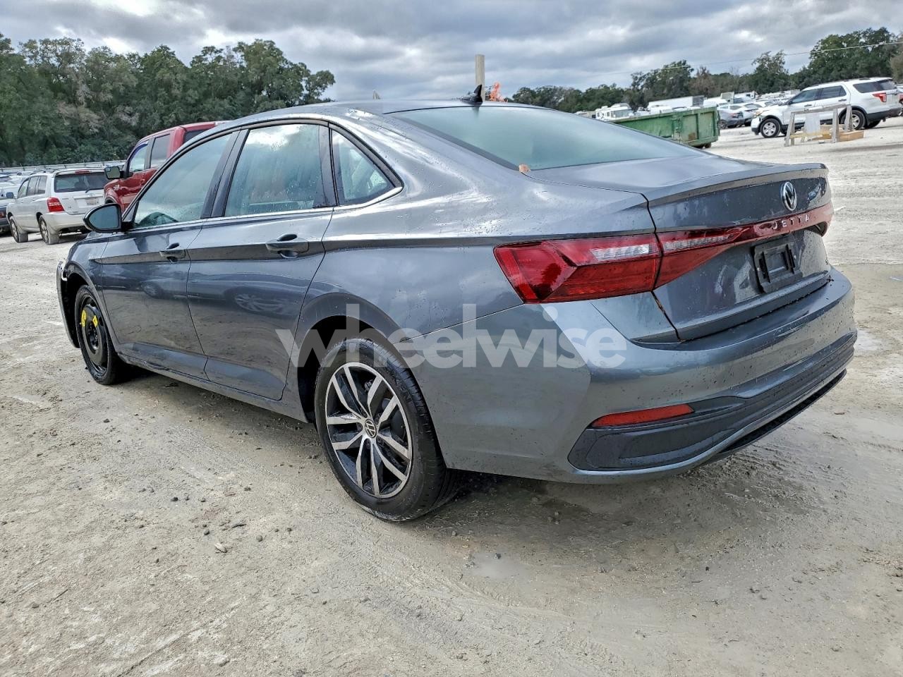 Photo 2 of 2025 VOLKSWAGEN JETTA SE (VIN 3VW7X7BU0SM092923)