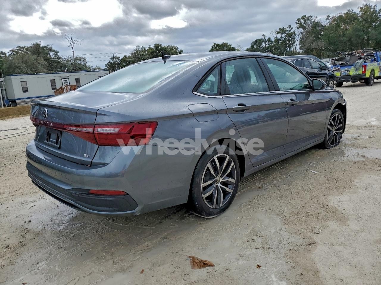 Photo 3 of 2025 VOLKSWAGEN JETTA SE (VIN 3VW7X7BU0SM092923)