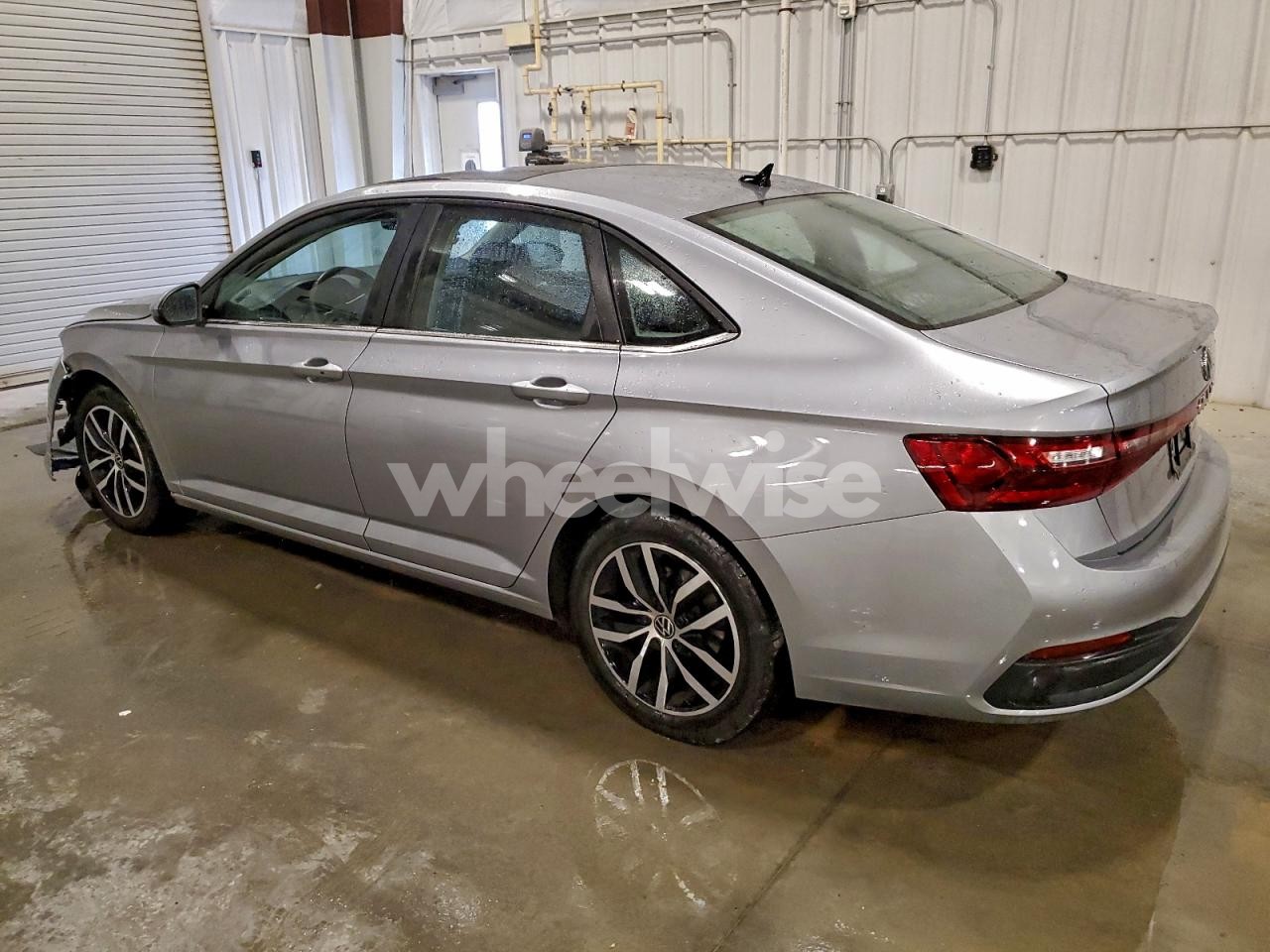Photo 2 of 2025 VOLKSWAGEN JETTA SE (VIN 3VW7X7BU3SM017570)