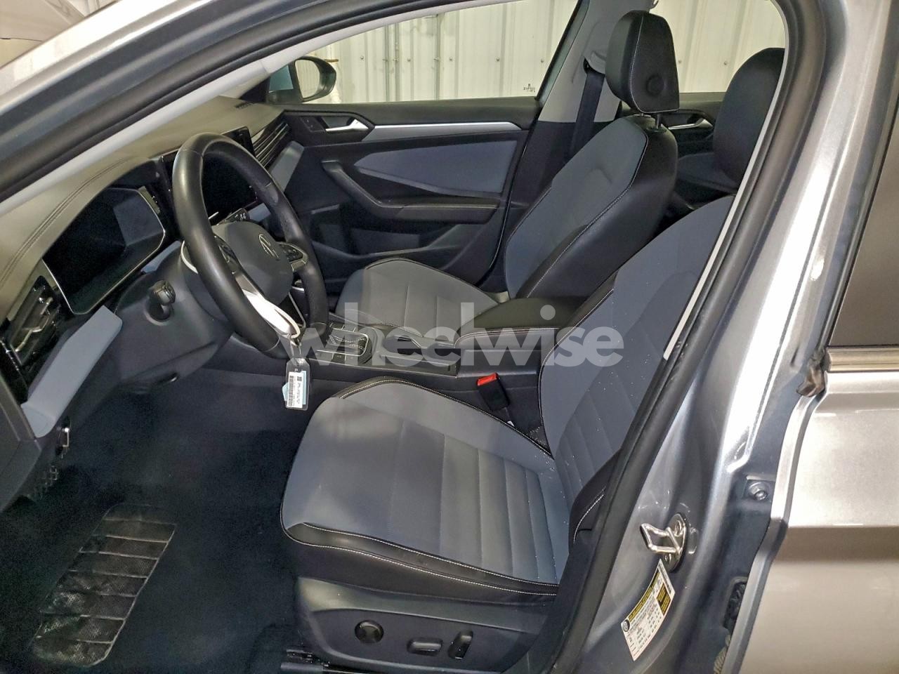 Photo 7 of 2025 VOLKSWAGEN JETTA SE (VIN 3VW7X7BU3SM017570)