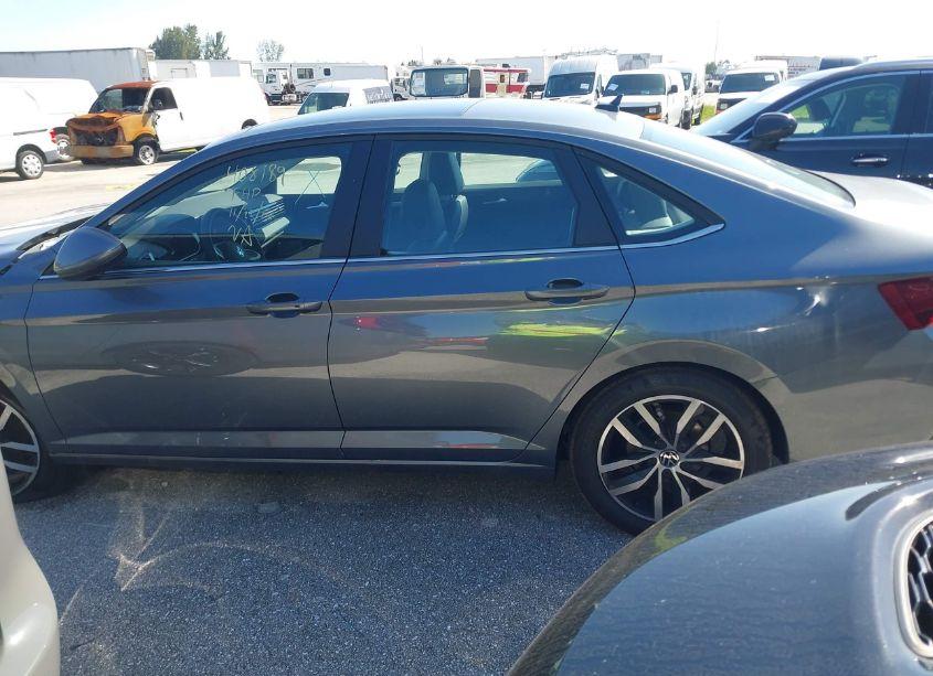 Photo 15 of 2025 Volkswagen Jetta 1.5T SE (VIN 3VW7X7BU3SM017858)